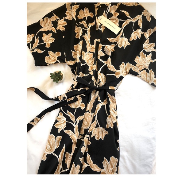 Maison Du Soir Floral Kimono/Dress/Cover-up - Picture 2 of 8